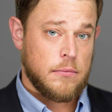 Andrew Kaempfer — Valet (uncredited)