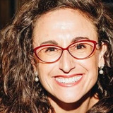 Amy Birnbaum — Téa Gardner (voice)