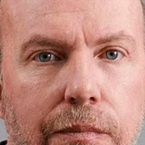 Jorge Guerricaechevarría — TV Station Worker (uncredited)