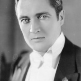 Edmund Lowe — Sergeant Harry Quirt