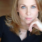 Мелисса Баркер — Pedestrian (uncredited)