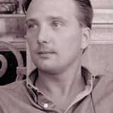 Дерек Лайонс — Dancer in Club (uncredited)