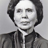 Alice Sapritch — Dona Juana, first lady of the queen