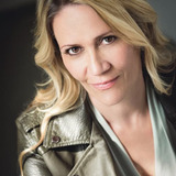 Colleen Kelly — Boston Cop (uncredited)