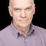 Des McAleer — Narrator
