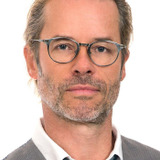 Guy Pearce — Han van Meegeren