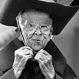 Meinhardt Raabe — Coroner Munchkin (uncredited)