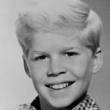 Ralph Hart — Small Boy (uncredited)