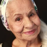 Mary Paz Mata — Tía Andrea