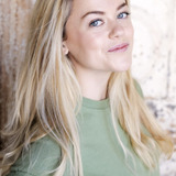 Мэг Шимельпфениг — Senator's Assistant (uncredited)