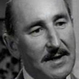 Arnold Diamond — Head Waiter