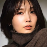三津谷葉子 — Office Lady