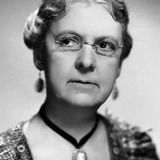 Clara Blandick — Tourist (uncredited)