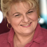 Angelika Sedlmeier — Frau Freisinger