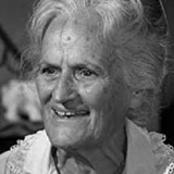 Georgia Simmons — Woman (uncredited)