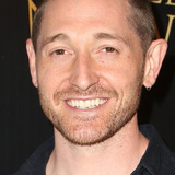 Lucas Neff — Pablo (Grip)