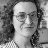 Johana Ožvold — Narrator (voice)
