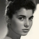 Paula Martel — Amiga de Leonor