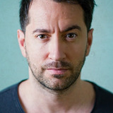 Keyvan Khojandi — Le commandant de bord
