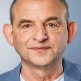 Dominique Horwitz — Jakob Brunner