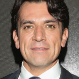 Jorge Salinas — Luis
