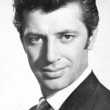 Vala Önengüt — Yıldırım Gencer (voice)