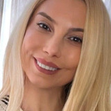 Далила Поч — Romanian Waitress