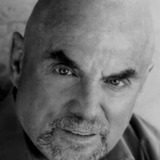 Don LaFontaine — Radio Newscaster (voice) (uncredited)