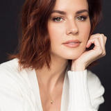 Chelsea Hobbs — Megan