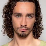 Robert Sheehan — Draygan