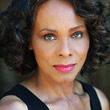 Brenda Arnau — Singer