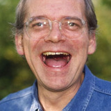 Claus Ryskjær — Verkäufer, der Børge einkleidet (uncredited)