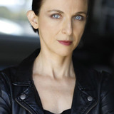 Хлоя Лэйк — Upscale Office Worker (uncredited)