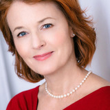 Ребекка Тилни — Art History Professor (uncredited)