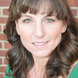 Stephanie Atkinson — Knitting Therapist (uncredited)