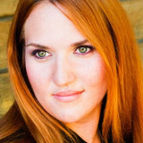 Irina Nikitina — официантка на входе в кафе