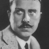 Stuart Holmes — Spectator (uncredited)