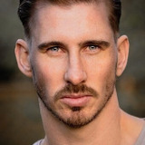 Том Кларк — Axia Restaurant Bartender