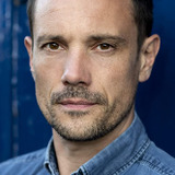 Дункан Поу — Hawat Officer (uncredited)