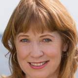 Lois Dellar — Aunt