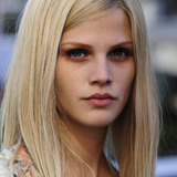 Karoline Teska — Paula