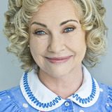 Мона Ли Фульц — Russian Waitress