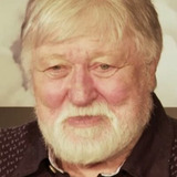 Рон Кобб — Black Lotus Street Peddler (uncredited)