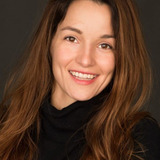 Esther Nubiola — Adela