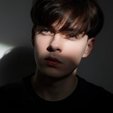 Luan Gallagher — Boy looking at the meteor (uncredited)