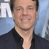 Стивен Куэйл — News Reporter (uncredited)