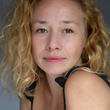 Элли Пирси — Mrs Lyons