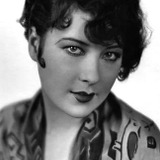 Yola d'Avril — Suzanne (uncredited)