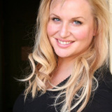 Эйприл Телек — Casino Waitress