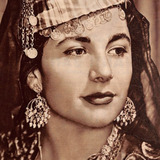 Mine Coşkun — Leyla